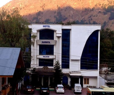 https://imgcld.yatra.com/ytimages/image/upload/t_hotel_yatra_city_desktop/v1440306873/Domestic Hotels/Hotels_Kullu/Hotel Sandhya Palace/OVER_VIEW.jpg